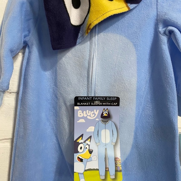 NWT 12M Toddler Bluey Blanket Sleeper with Hat - Picture 6 of 11